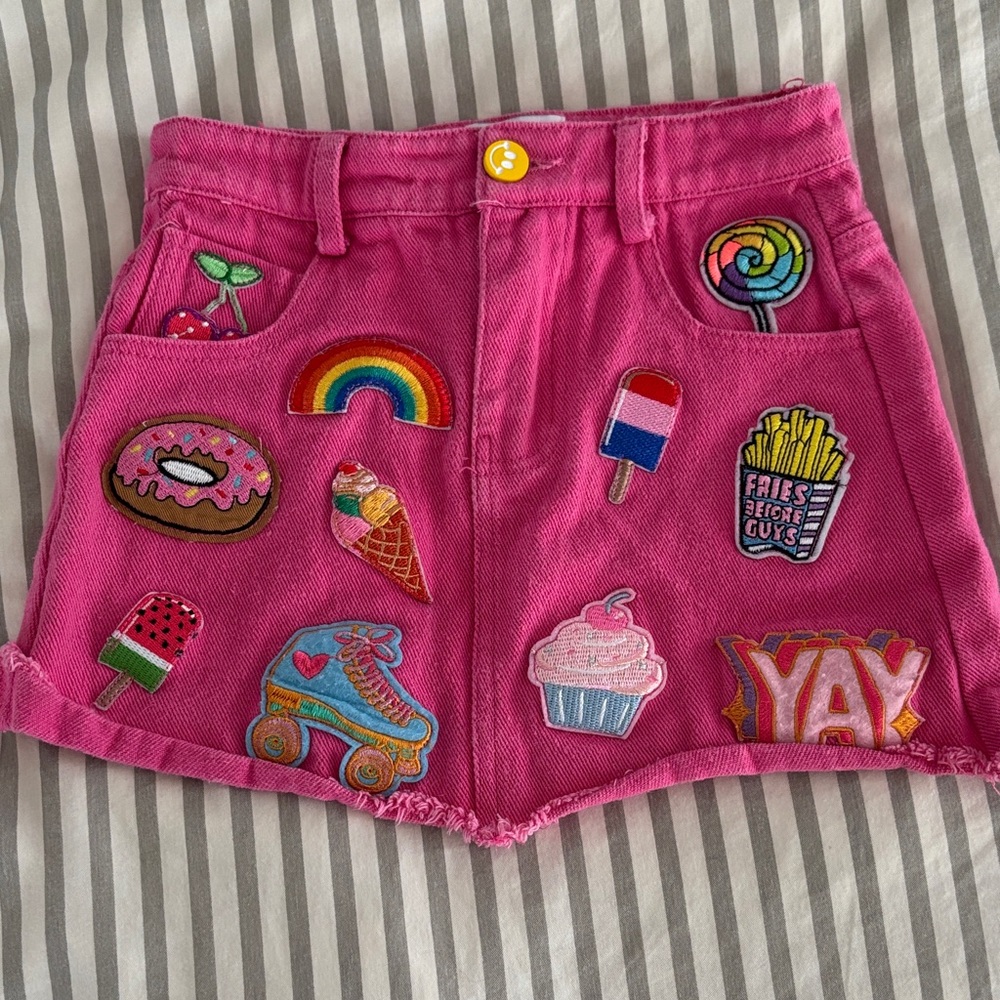 Lola and the Boys fun patch skirt !